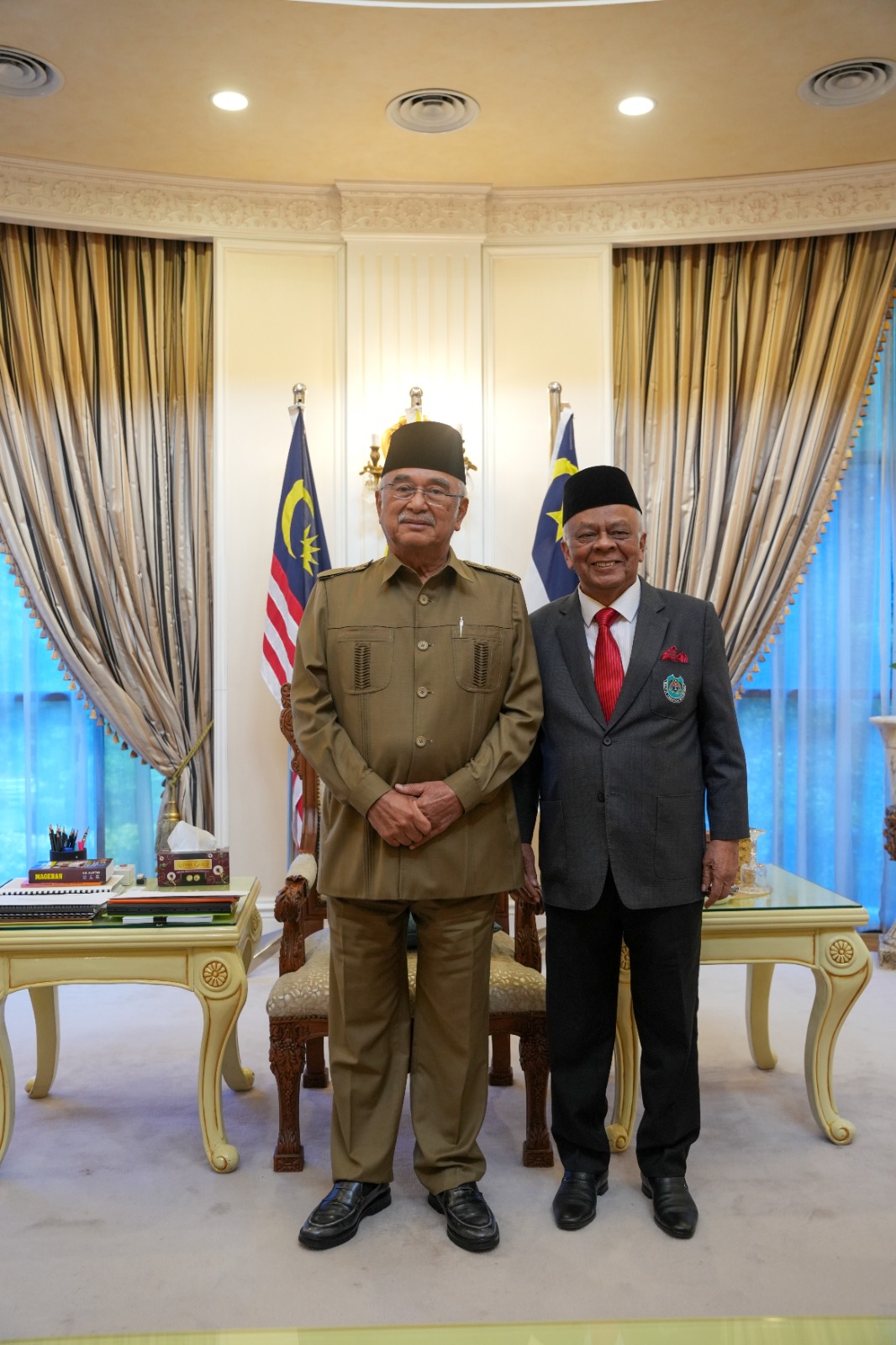 MAJLIS SENATOR MALAYSIA MENGADAKAN KUNJUNGAN HORMAT KE ATAS YANG DI-PERTUA NEGERI MELAKA